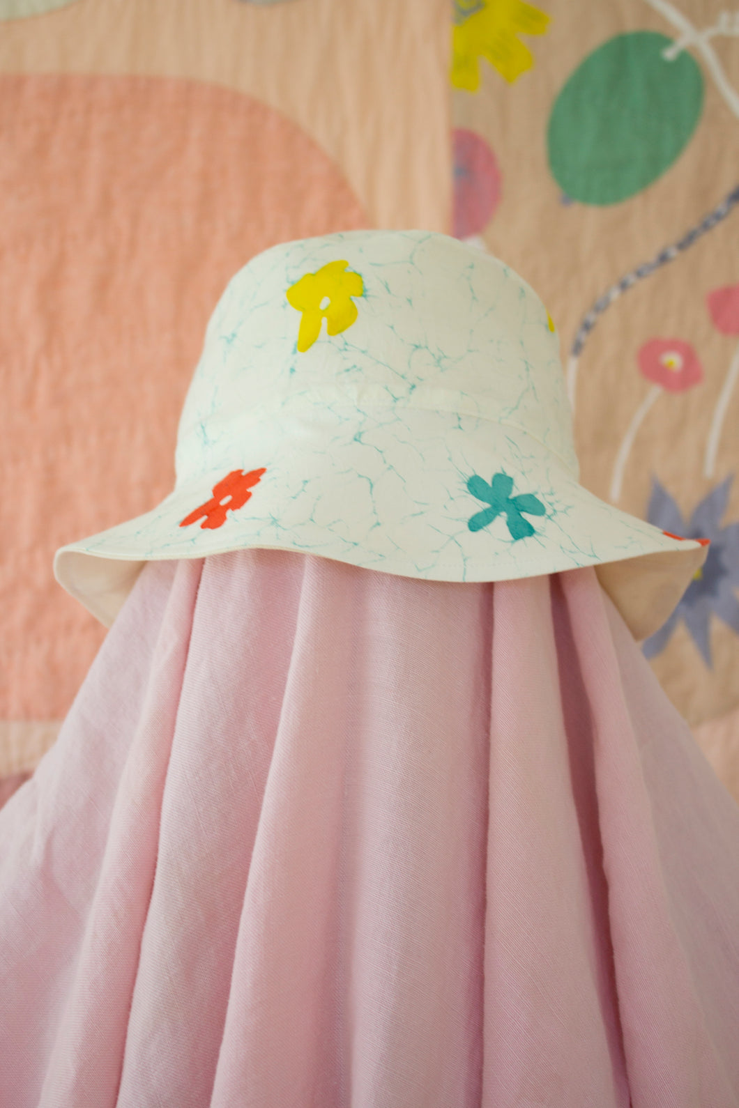 The Soft Bucket Hat - White Flowers